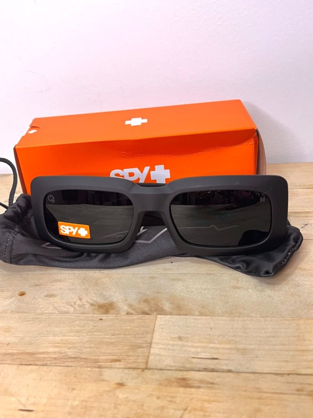 NEW Spy Slayer Happy Lens Black Rectangular Sunglasses With Box & Pouch - Picture 2 of 6